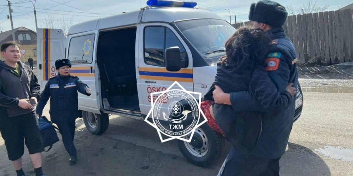 Два человека спасены при пожаре в области Абай