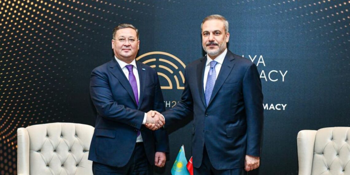 Состоялась встреча глав внешнеполитических ведомств Казахстана и Турции