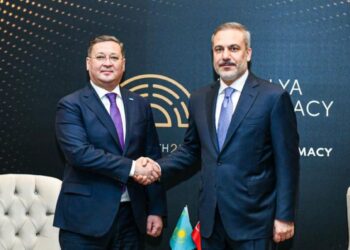 Состоялась встреча глав внешнеполитических ведомств Казахстана и Турции