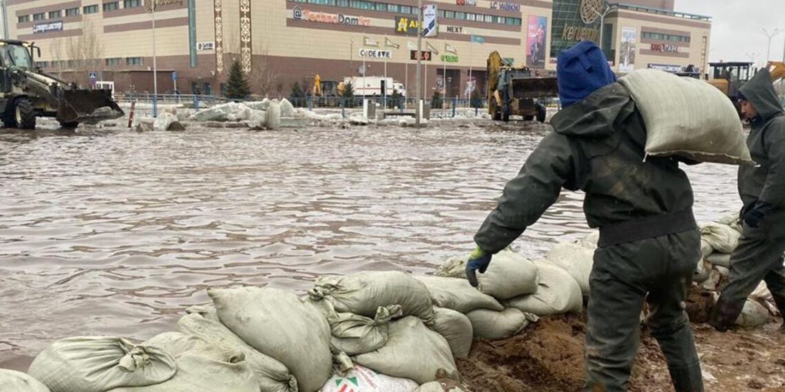 В Казахстане из паводкоопасных зон спасены и эвакуированы 1 431 человек
