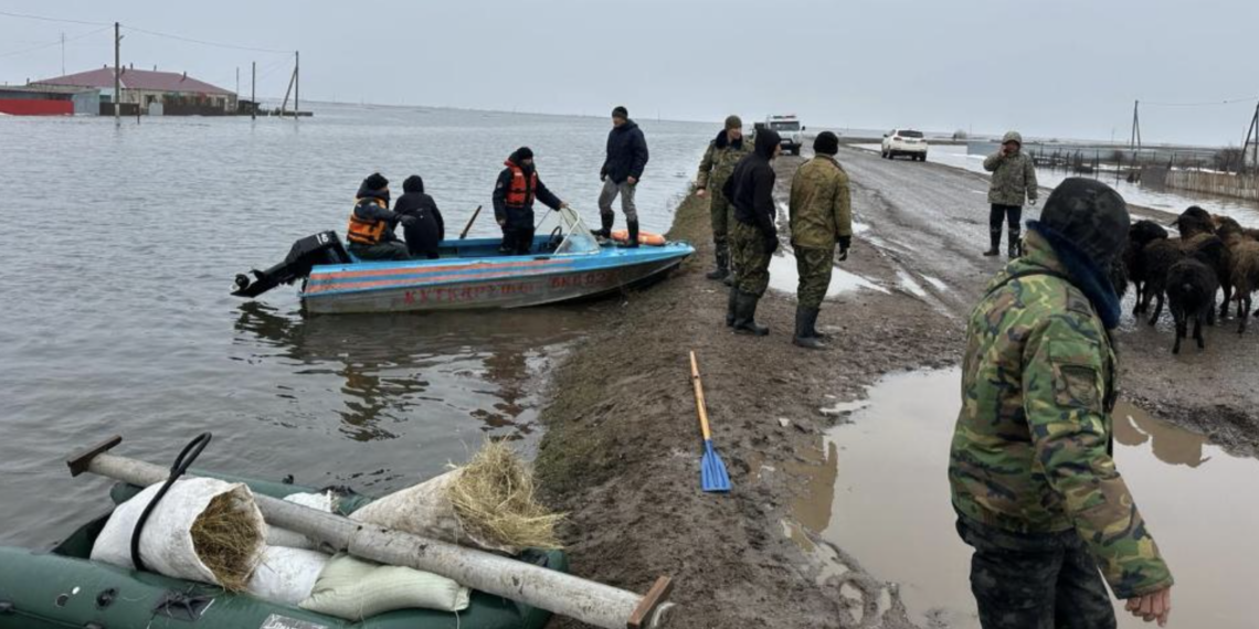 В селе Анката Западно-Казахстанской области проходит эвакуация