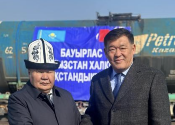 Кыргызстан получил отправленный Казахстаном гуманитарный груз