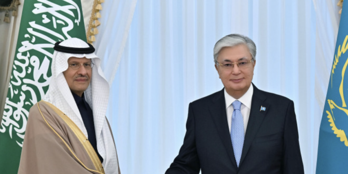 Глава Государства провел встречу с министром энергетики Королевства Саудовская Аравия