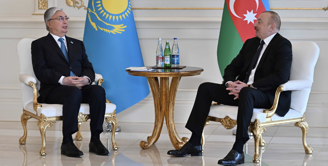 Касым-Жомарт Токаев и Ильхам Алиев провели переговоры в узком формате