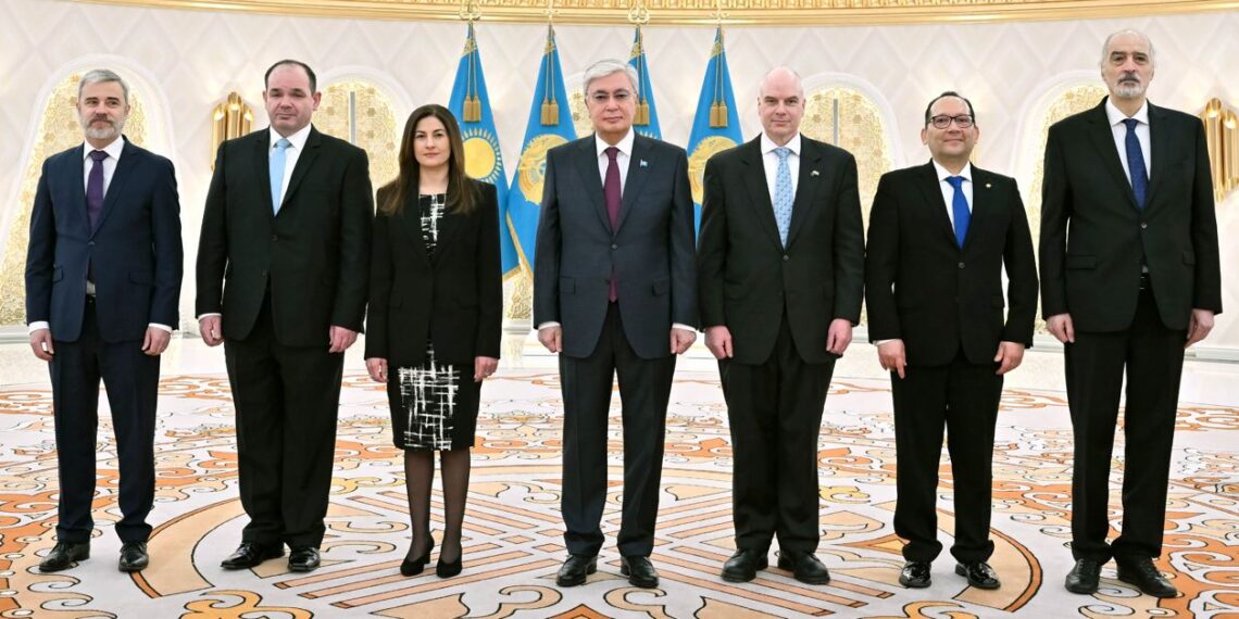 Глава государства принял верительные грамоты послов ряда государств