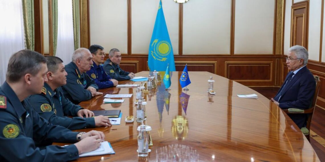 Министр обороны Казахстана провел встречу с Генеральным секретарем ОДКБ