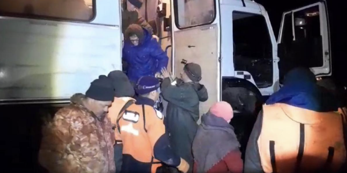 В Есильском районе Акмолинской области эвакуировали более 400 жителей