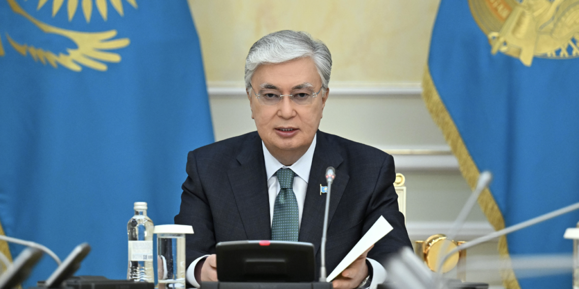 Токаев: все должностные лица должны нести прямую ответственность за предотвращение наводнений