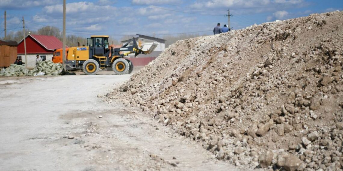 В ЗКО дополнительно перебрасывают военнослужащих и спасателей из других регионов