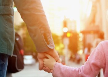 Украинские дети, ранее считавшиеся похищенными Россией, проживают со своими родителями в Германии