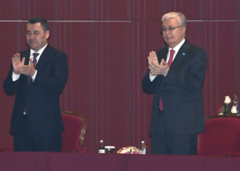 Токаев и Жапаров посетили гала-концерт мастеров искусств Казахстана и Кыргызстана