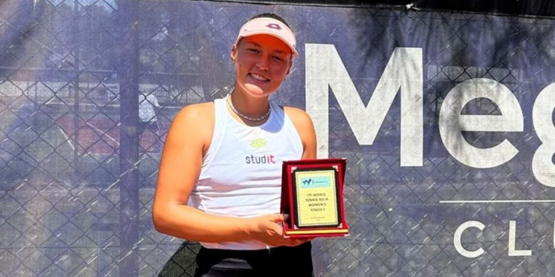 Теннисистка Соня Жиенбаева завоевала первый титул во взрослом турнире
