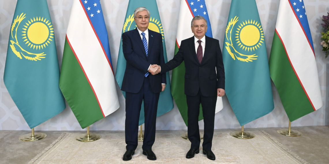 Глава государства провел встречу с Президентом Узбекистана