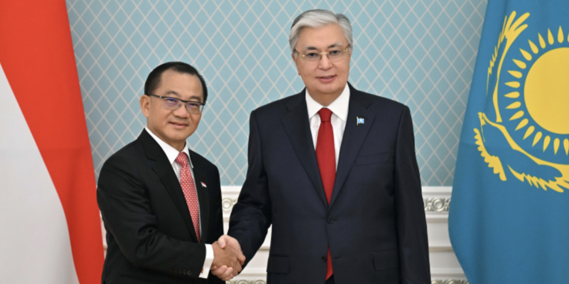 Глава государства провел встречу со спикером Парламента Сингапура