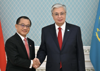 Глава государства провел встречу со спикером Парламента Сингапура