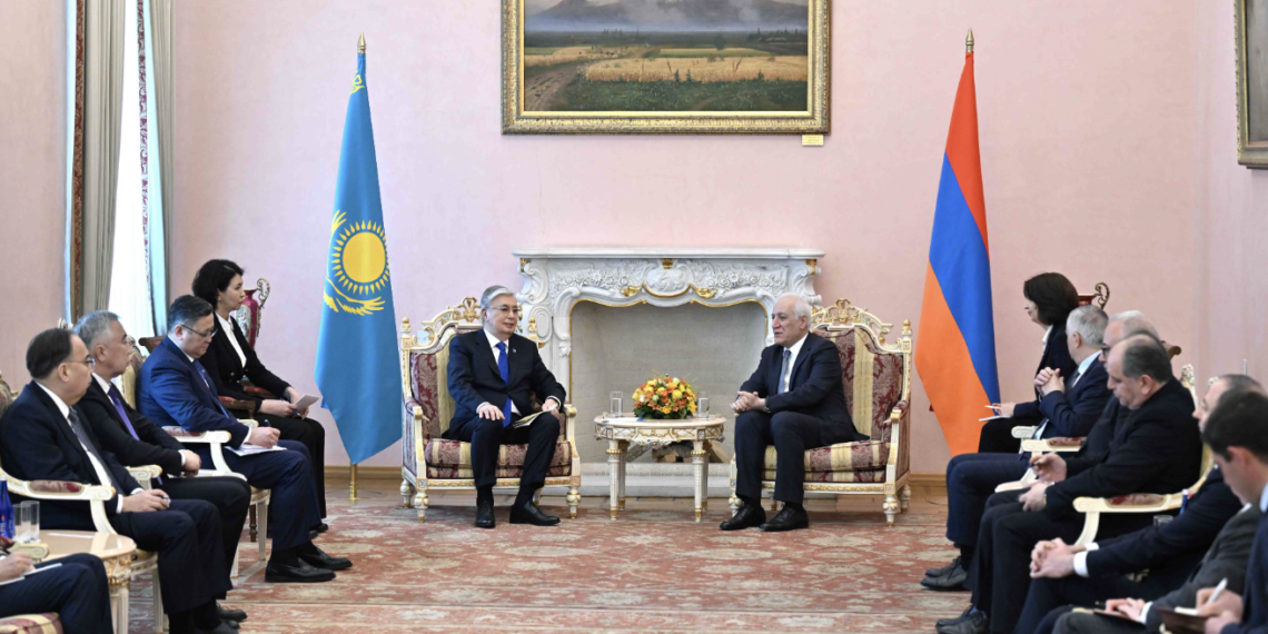 Касым-Жомарт Токаев провел встречу с Президентом Армении