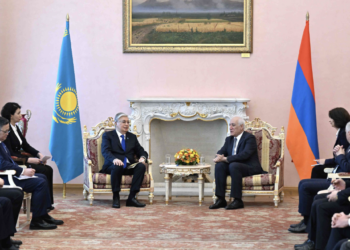 Касым-Жомарт Токаев провел встречу с Президентом Армении