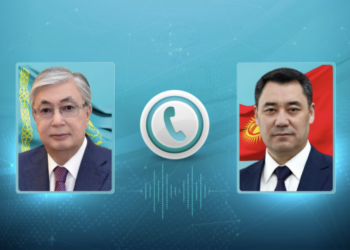 Глава государства провел телефонный разговор с Президентом Кыргызстана