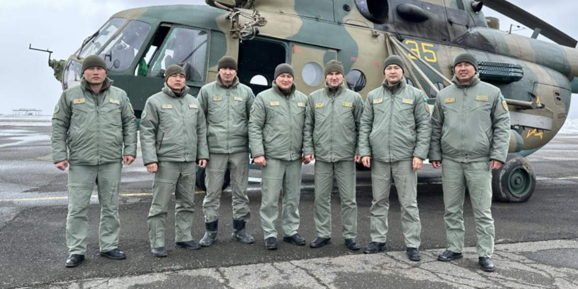 Военные летчики эвакуировали более двух тысяч жителей из паводкоопасных районов