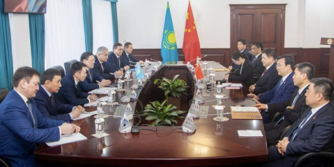 Глава МВД РК провел встречу с министром общественной безопасности КНР