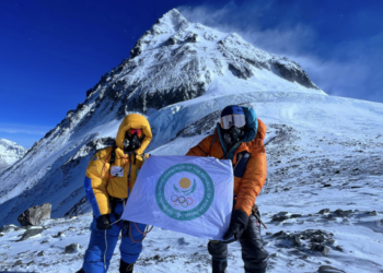 Альпинисты из Республики Казахстан успешно покорили Эверест