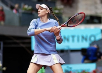 Теннисистка Елена Рыбакина успешно стартовала на турнире во Франции