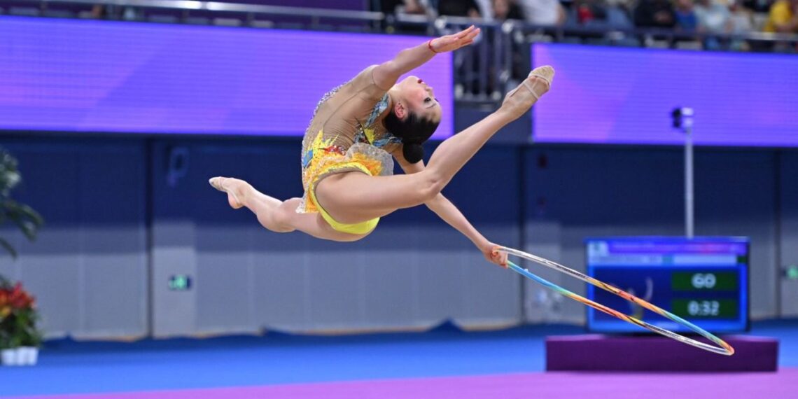 Гимнастка Эльжана Таниева завоевала две золотых медали на чемпионате Азии