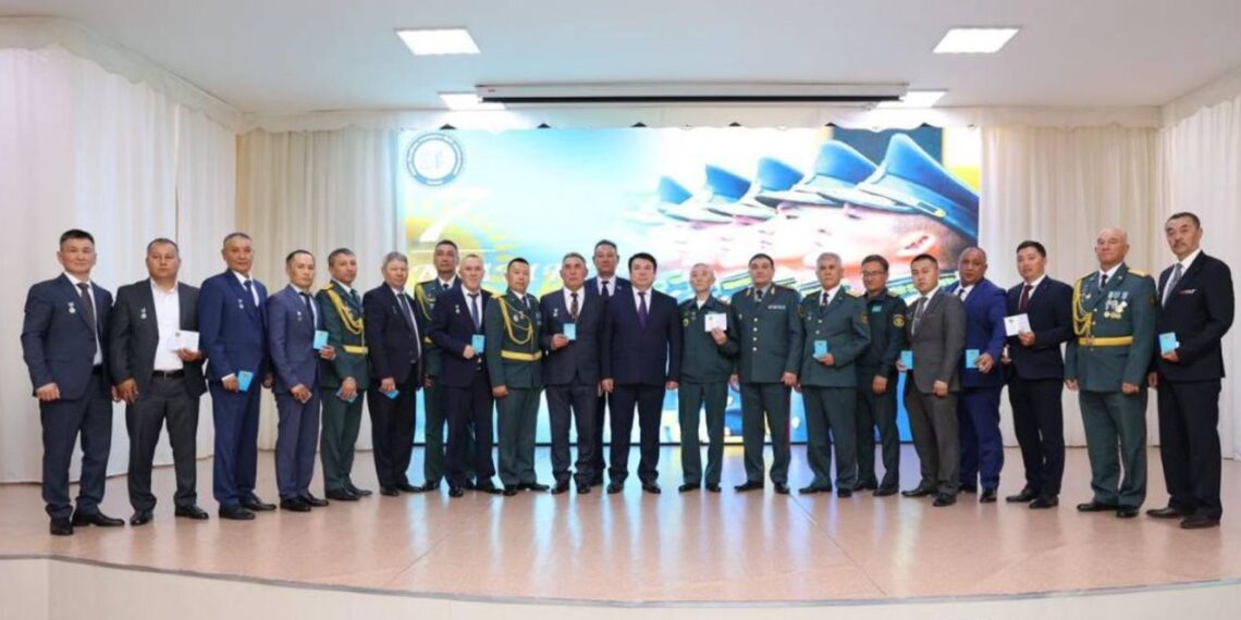 Учителям начальной военной и технологической подготовки вручены ведомственные награды