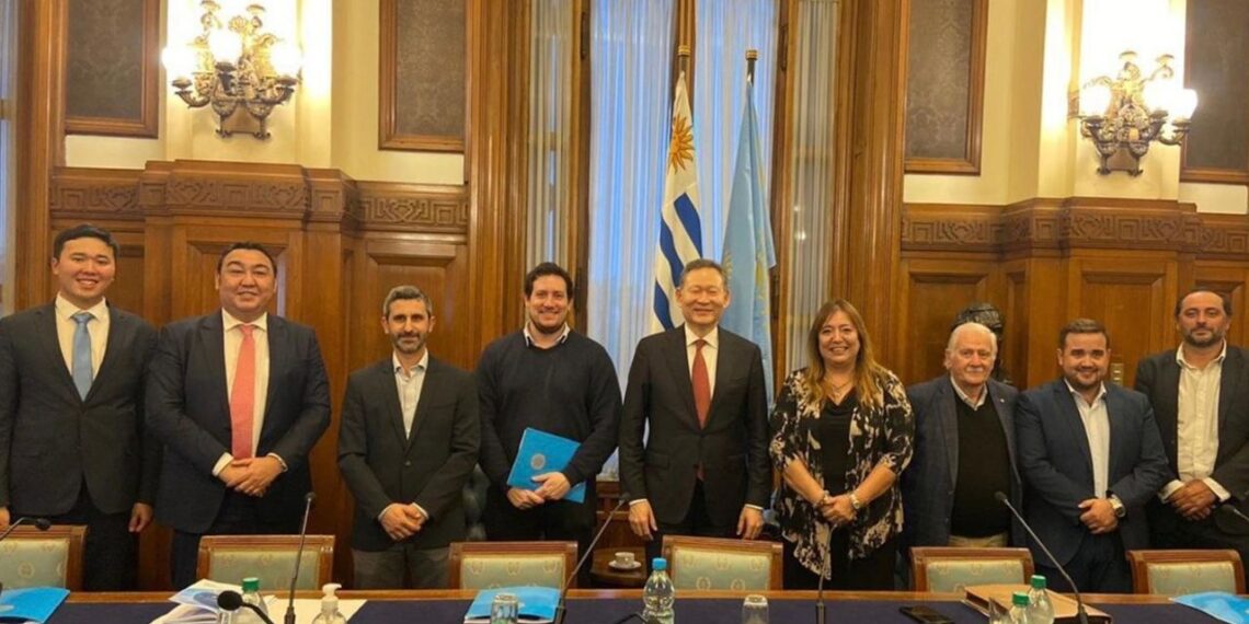 Казахстан и Уругвай провели первые политические консультации