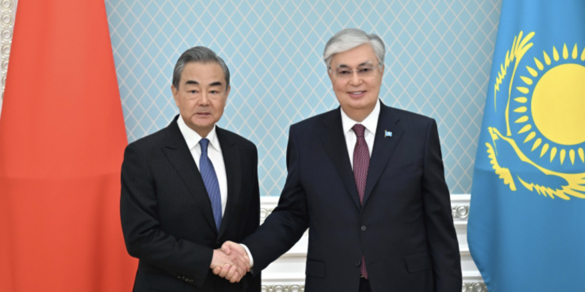 Касым-Жомарт Токаев принял министра иностранных дел КНР