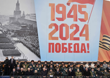 Токаев посетил военный парад в Москве по случаю Дня Победы