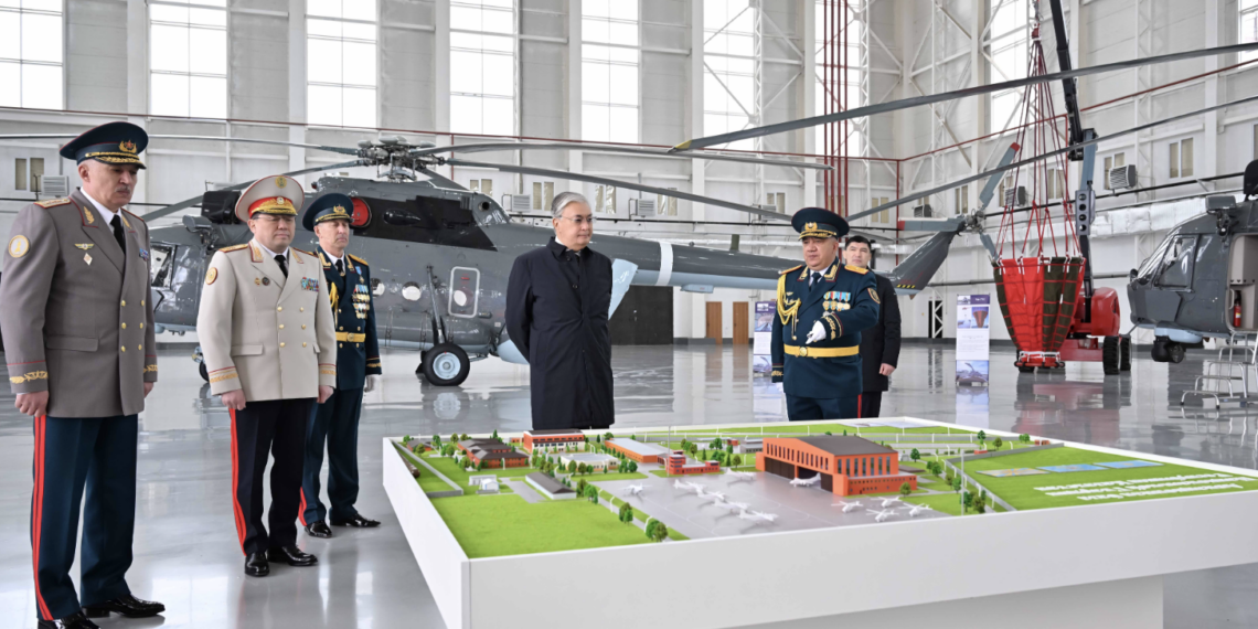 Токаев поучаствовал в церемонии открытия авиабазы Национальной гвардии