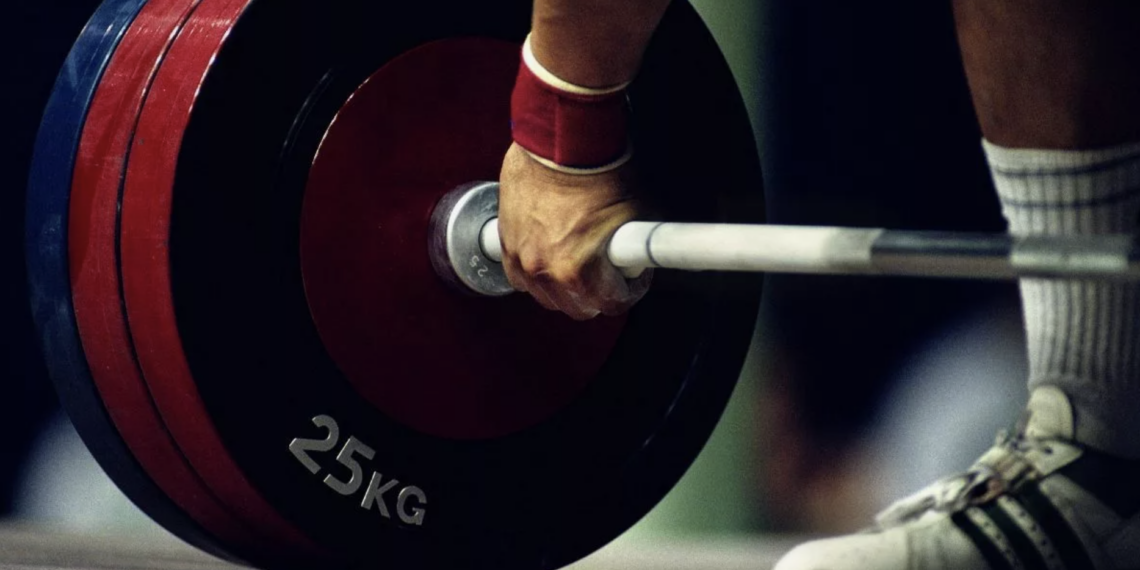 Казахстанские тяжелоатлеты завоевали две золотые медали на юношеском чемпионате мира в Перу