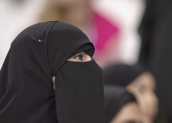 Парламент Таджикистана запретил ношение чуждой национальной культуре одежды