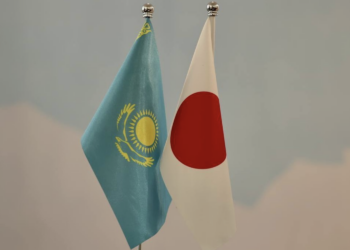 Премьер-министр Японии планирует посетить Казахстан в августе