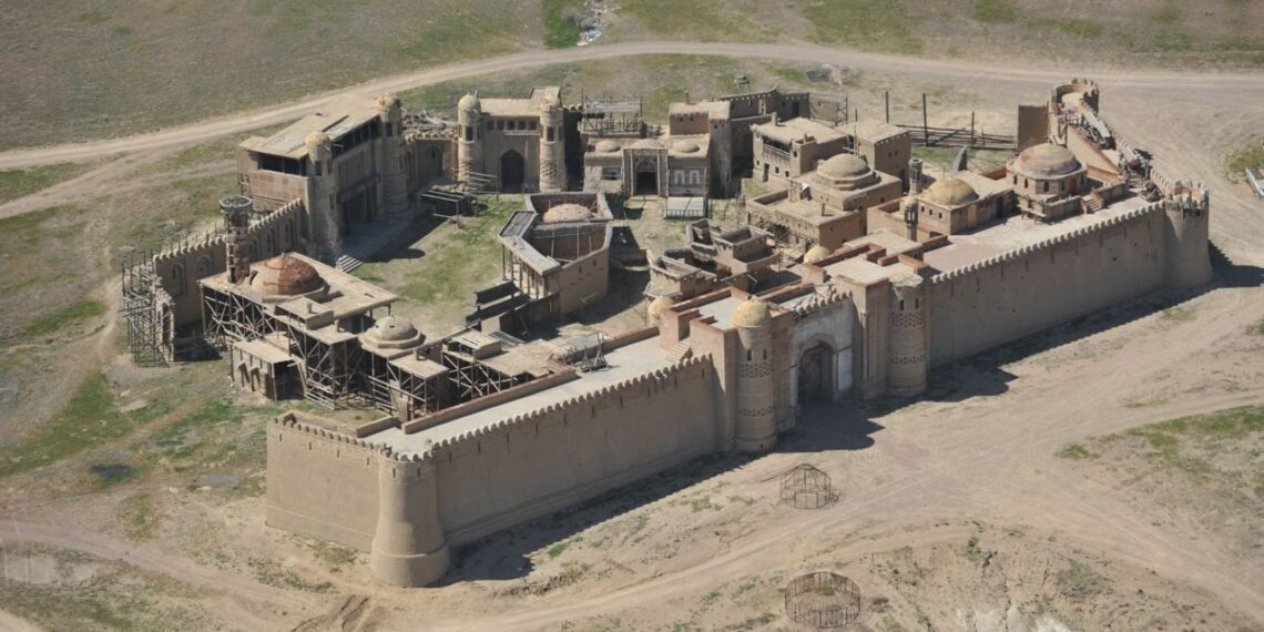 Бывший вице-президент «Казахфильма» осужден за хищение бутафорской крепости «город Туркестан»