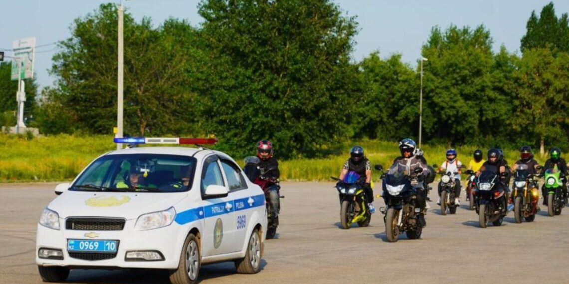 В Костанае сотрудники полиции провели мотофлешмоб
