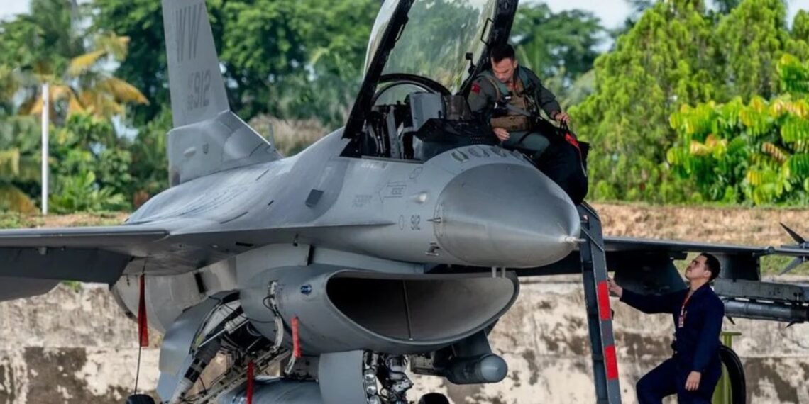 В США назвали скудной подготовку украинских пилотов для управления самолетом F-16