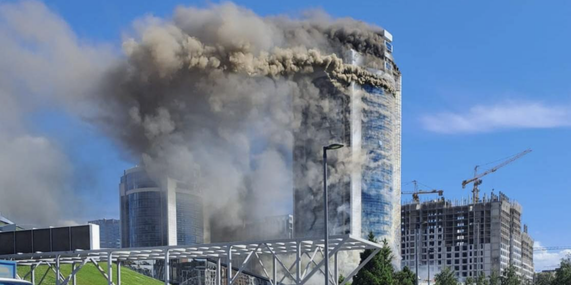 В Астане локализован пожар в 26-этажном доме