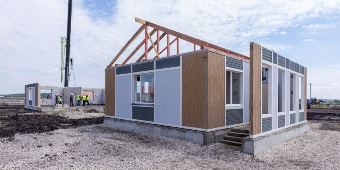 Олжас Бектенов проверил работы по строительству жилья для жителей СКО, пострадавших от паводков