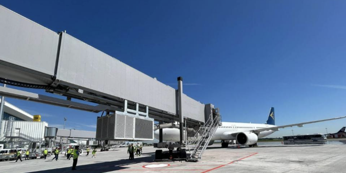 Новый терминал аэропорта Алматы начал свою работу