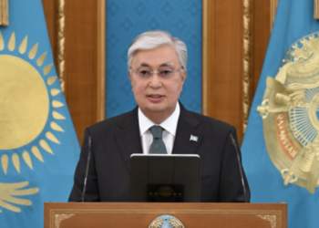 Токаев наградил граждан, принимавших активное участие в борьбе с паводками