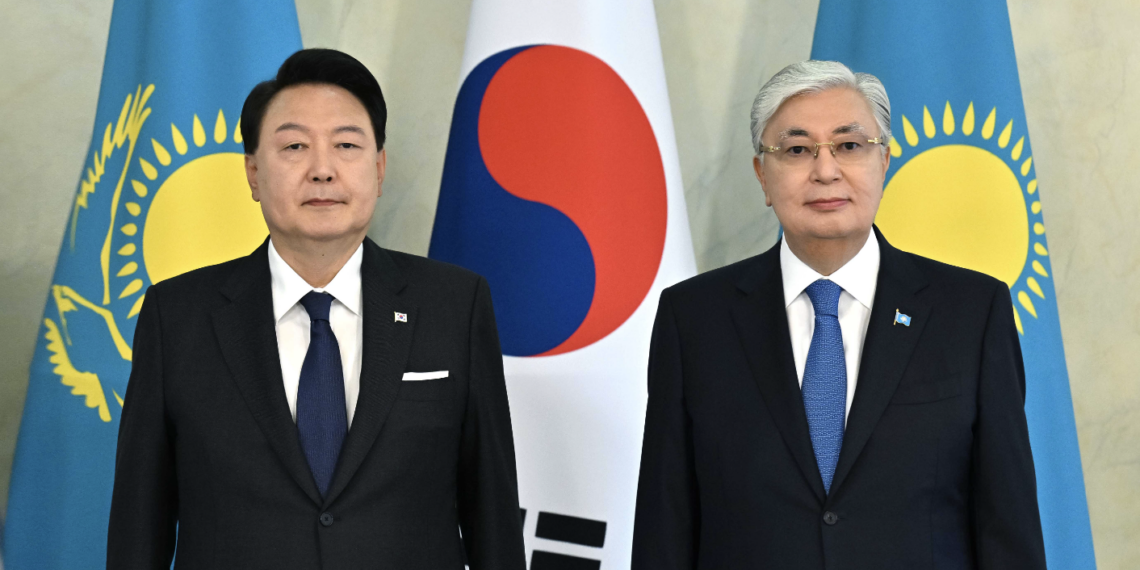 Глава государства провел переговоры с Президентом Республики Корея