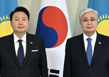 Глава государства провел переговоры с Президентом Республики Корея