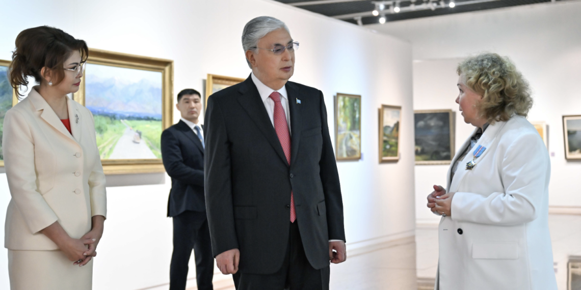 Касым-Жомарт Токаев посетил выставку в Национальном музее