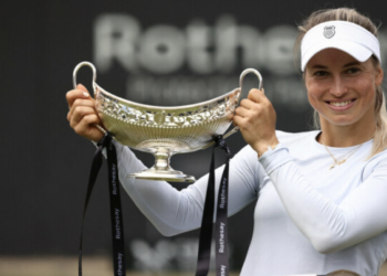 Теннисистка Юлия Путинцева стала победителем турнира в Великобритании