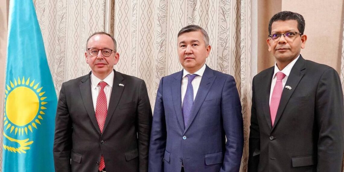 Министр нацэкономики поручил ускорить процедуры по совместным проектам с АБР