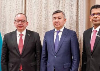 Министр нацэкономики поручил ускорить процедуры по совместным проектам с АБР