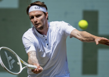 Теннисист Александр Бублик завершил участие на Уимблдоне