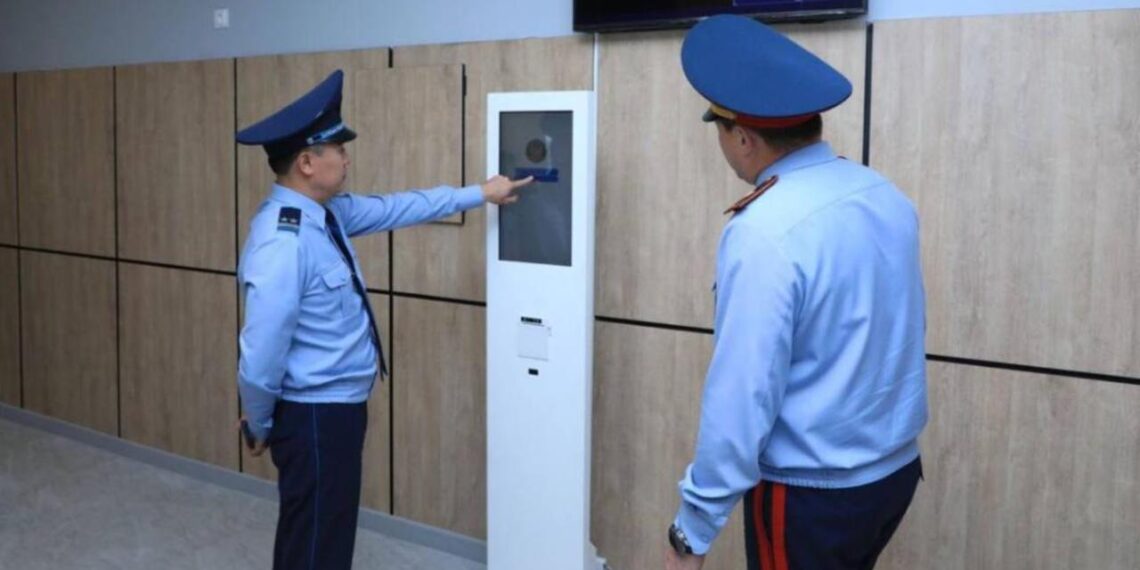 Руководитель столичной полиции посетил новое помещение управления миграционной службы